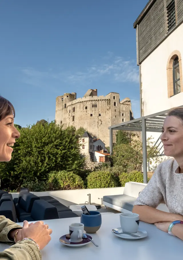 Idée de week end romantique dans le vignoble nantais : Une nuit à l'Hôtel Best Western Plus Villa Saint-Antoine, avec sa vue sur Clisson et son Château