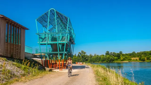 Pierre Percée lookout and Loire cycling in the Vignoble Nantais region