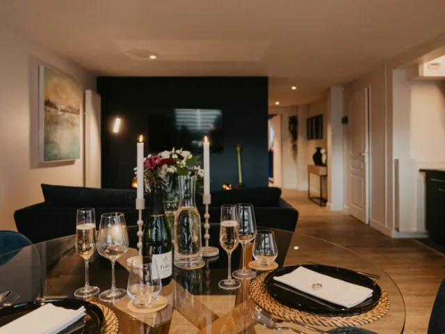 Idea for a romantic weekend: A moment for two at L'alcove Clisson - Love Room Au Coeur Du Bourg de Clisson