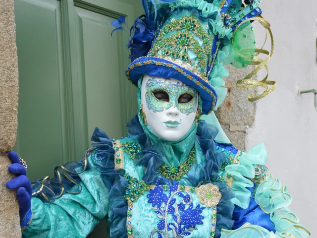 Les Mascarades Clisson les costumées déambulent dans la ville en 2024