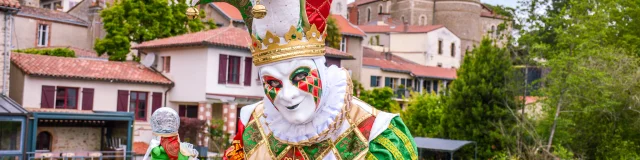 Les Mascarades Clisson les costumées déambulent dans la ville en 2024