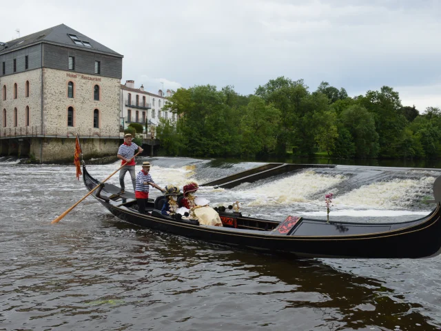 Les Mascarades Clisson : la gondole vénitienne sur la Sèvre Nantaise en 2024