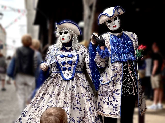 Les Mascarades Clisson les costumées déambulent dans la ville en 2025