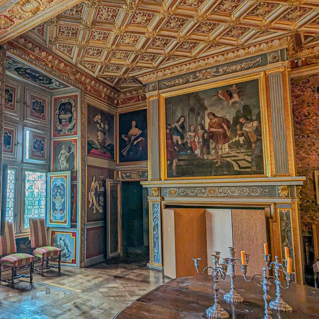Tour of the interior rooms of the Chateau de Goulaine