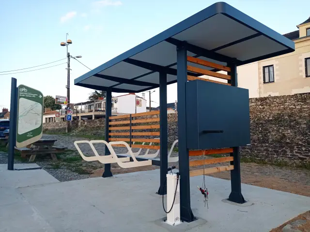 Halte Velo de la Chebuette in Saint-Julien-de-Concelles, on the Loire à Vélo itinerary in the Vignoble Nantais region