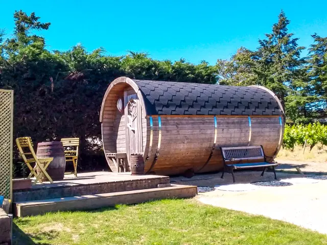 Idée week-end dégustation muscadet près de nantes : Chambre insolite Tonneau au Domaine les 3 versants