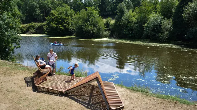 Nos incontournable : le Voyage dans le Vignoble, par le Voyage à Nantes. Les embarquements au Port de la Haye Fouassière