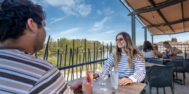 Où manger dans le Vignoble Nantais : Le Resto d'la Cale avec vue sur la Loire