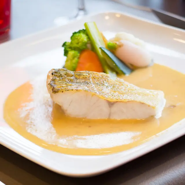 Where to eat in the Vignoble Nantais: Loire fish with Beurre Blanc at Le Clémence restaurant
