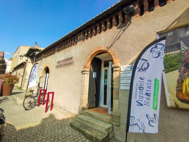 Practical information in the Nantes vineyards: Clisson Tourist Office