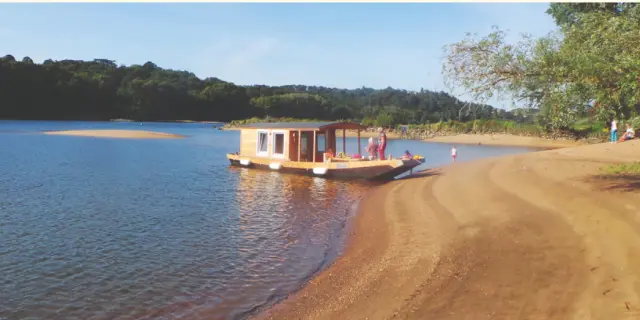 Idea for a Muscadet tasting weekend: a trip along the Loire and a picnic with the Louise de Loire tour boat