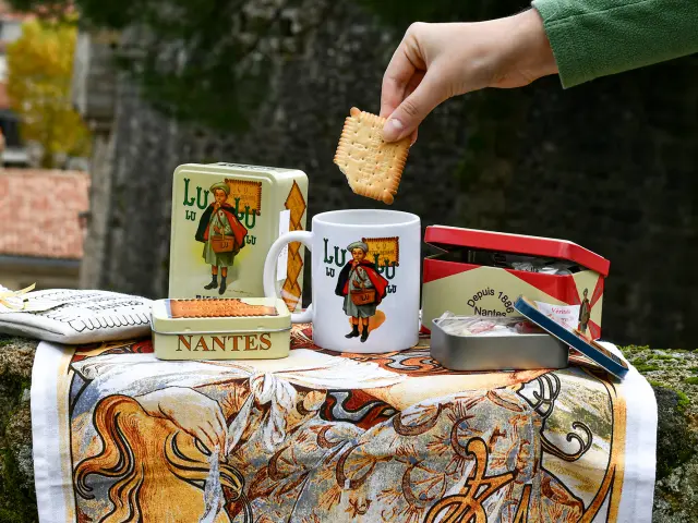 The Tourist Office shop, Clisson souvenirs and local products. The identity collections: LU biscuit products