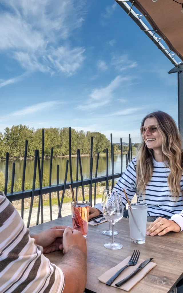 Where to eat in the Vignoble Nantais: Le Resto d'la Cale overlooking the Loire