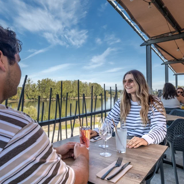 Where to eat in the Vignoble Nantais: Le Resto d'la Cale overlooking the Loire