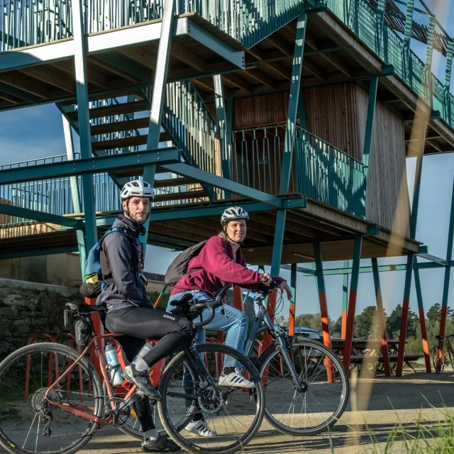 How do I get to the Vignoble Nantais by bike?