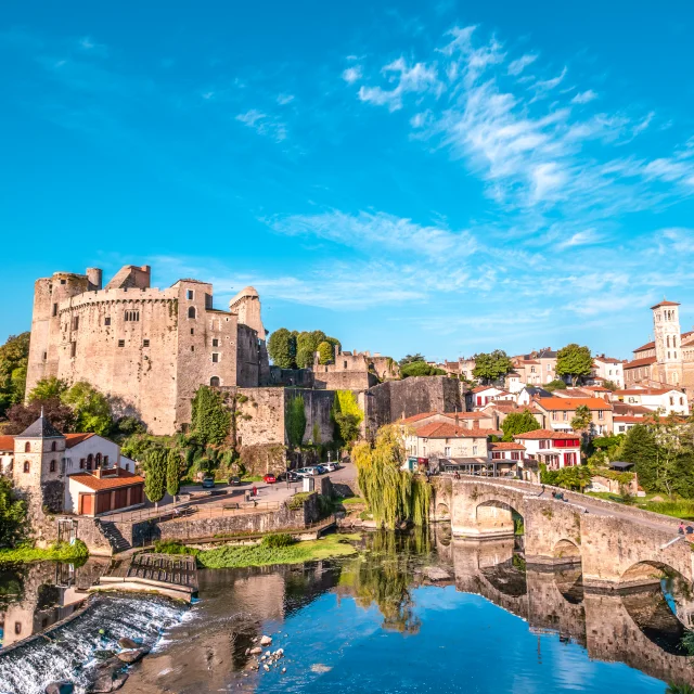 Heritage breaks near Nantes : Visit Clisson and its castle