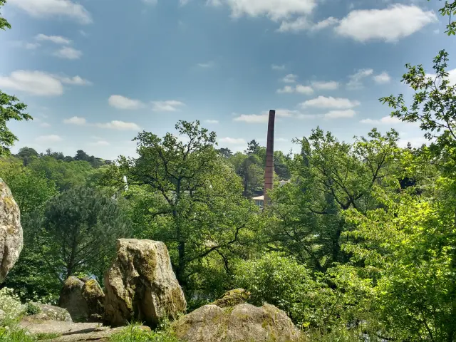 Walk in the Garenne Lemot park with a view of Cugand