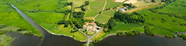 Our must-sees: aerial photo of the Ouen bridge, and the Goulaine marshes.