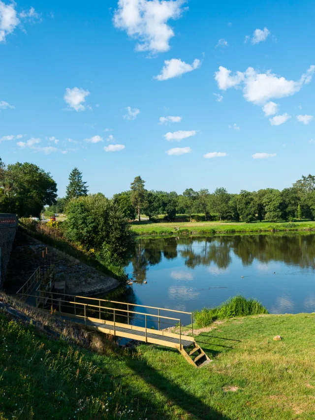 Weekend hike near Nantes : The Ouen bridge over the Goulaine marshes