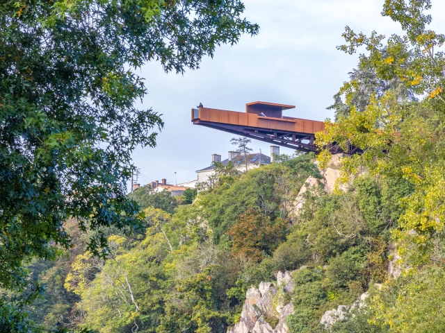 Our must-sees: the Porte vue lookout at Château-Thébaud by Le Voyage dans le Vignoble