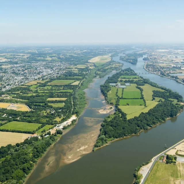 How to get to the Vignoble Nantais by bike by plane