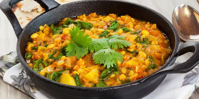 Accords Muscadet d’automne : 9 recettes de saisons qui subliment nos crus communaux. Ici, Dahl de lentilles corail au lait de coco – Cru La Haye-Fouassière