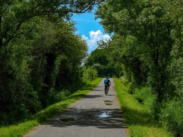 Boucle du Vignoble à Vélo près de la Regrippière et l'itinérence vélo dans la campagne du Vignoble Nantais avec Sylvain Le Bourdonnec du blog Ma vie en Loire-Atlantique