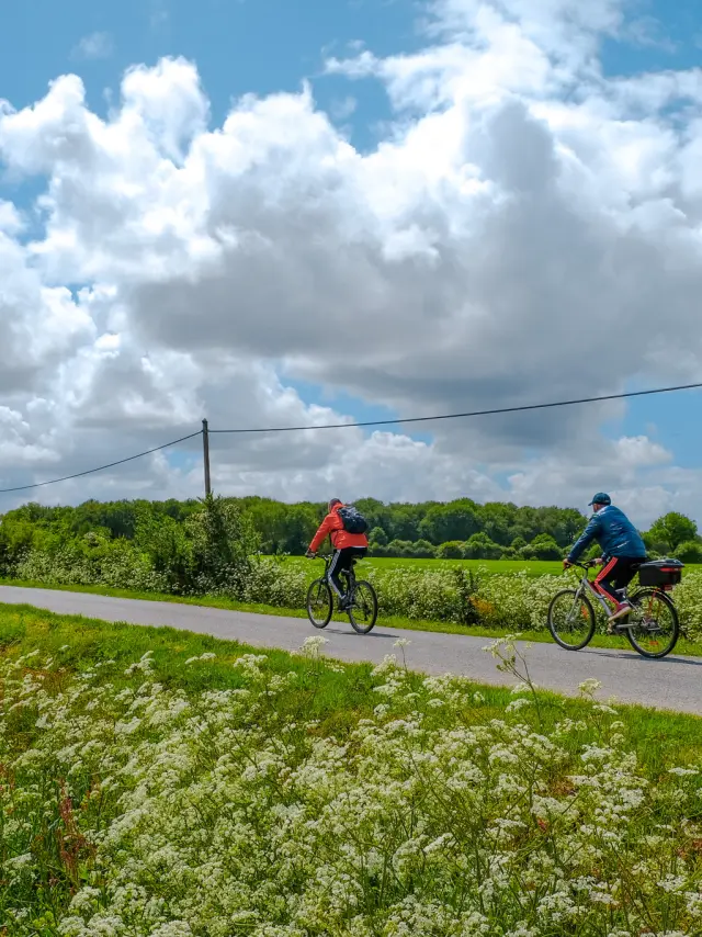 Boucle du Vignoble à Vélo près de la Regrippière et l'itinérence vélo dans la campagne du Vignoble Nantais avec Sylvain Le Bourdonnec du blog Ma vie en Loire-Atlantique