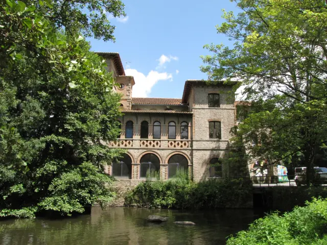 Visite un molino en el Vignoble Nantais: papeleras, batanes, miradores o antiguas fábricas le cuentan su historia. Molino De Plessard.