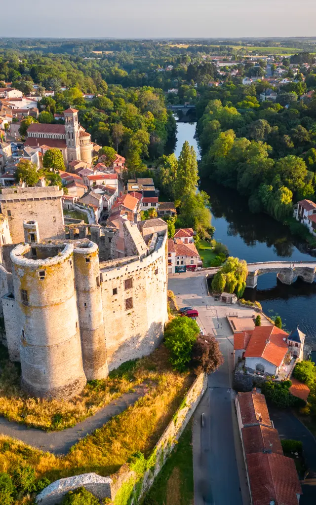 Visitez un château en Loire-Atlantique : Clisson, Goulaine et d'autres demeures viticoles à deux pas de Nantes.