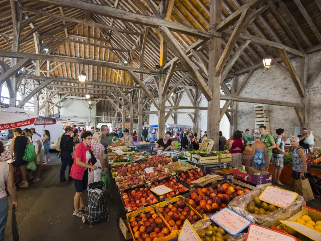 photo of the Clisson market.