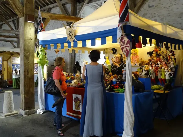 Agenda - Grands événements et temps forts - Le marchés des artisans sous les halles Les Médiévales de Clisson