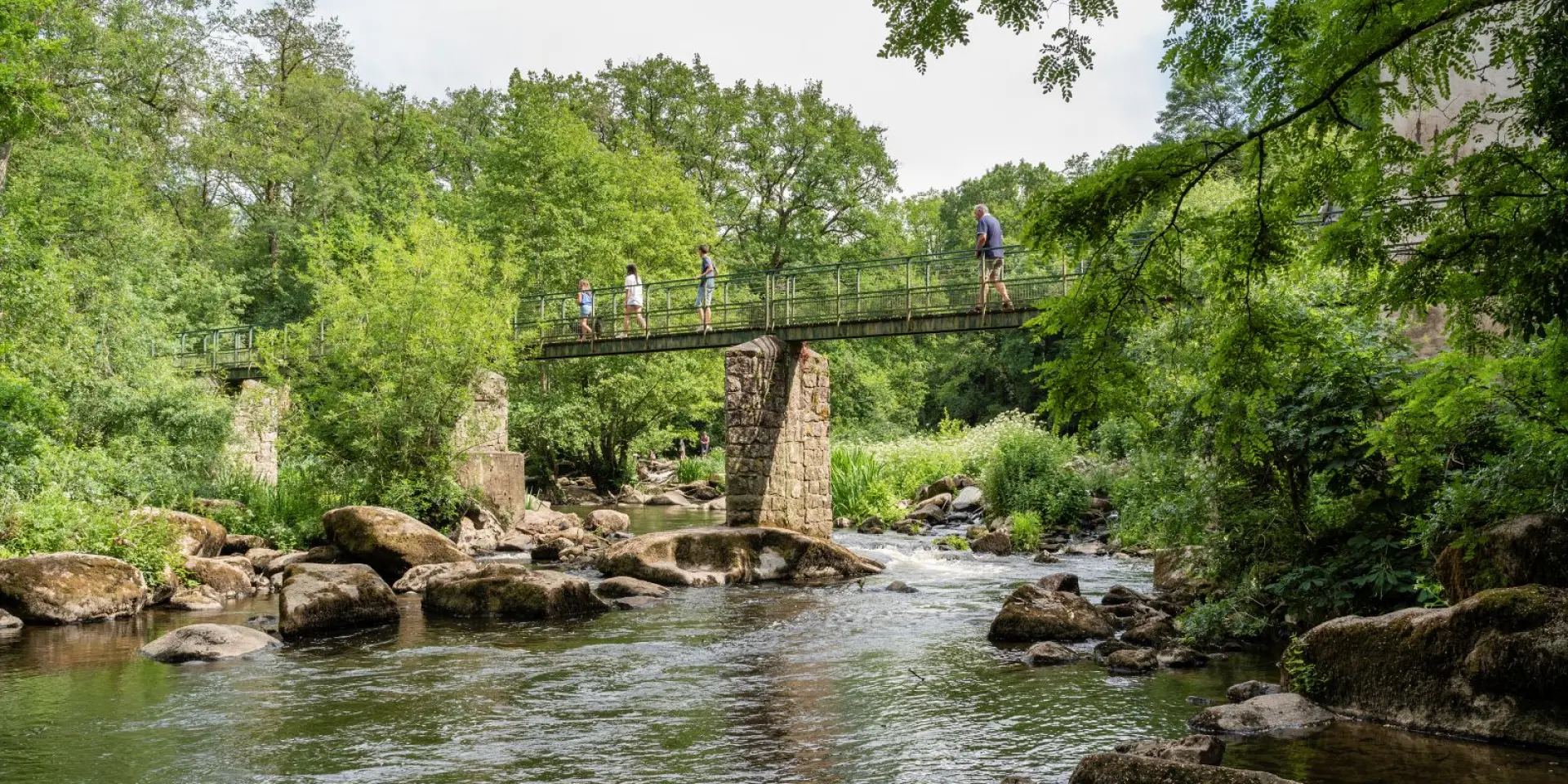 Hiking and walking tours, our favourite routes in the Vignoble Nantais : Passerelle Aigrefeuille, hiking near Nantes