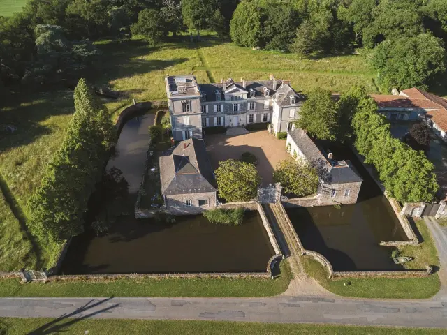 Billeterie en ligne : réservez vos visites et activités dans le Vignoble Nantais. Destination Vignoble Nantais vous propose une visite du château de la Berrière