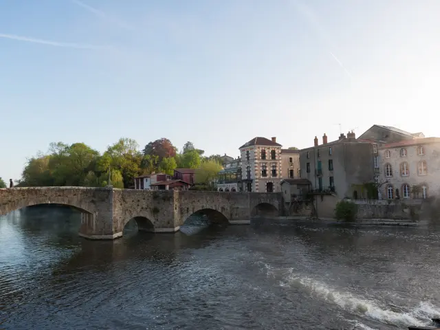 Nos incontournables : Clisson l'incontournable, visitez le Pont de la Vallée