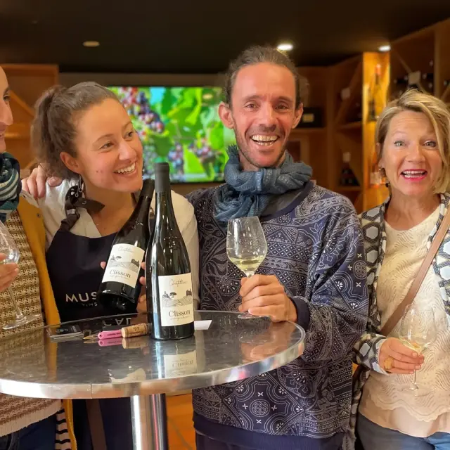 Nos idées séjour : un week-end à Clisson. Passez voir la Cave des Muscadet à l'Office de Tourisme de Clisson