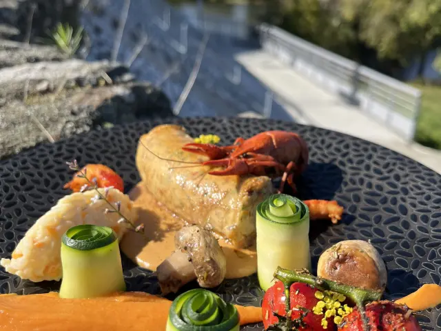 Déjeuner de groupe en bord de Loire à l’Auberge du Val de Loire lors d’un voyage en groupe