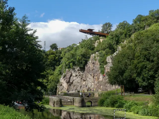 Panorama naturel autour de Pont Caffino découvert durant un voyage en groupe