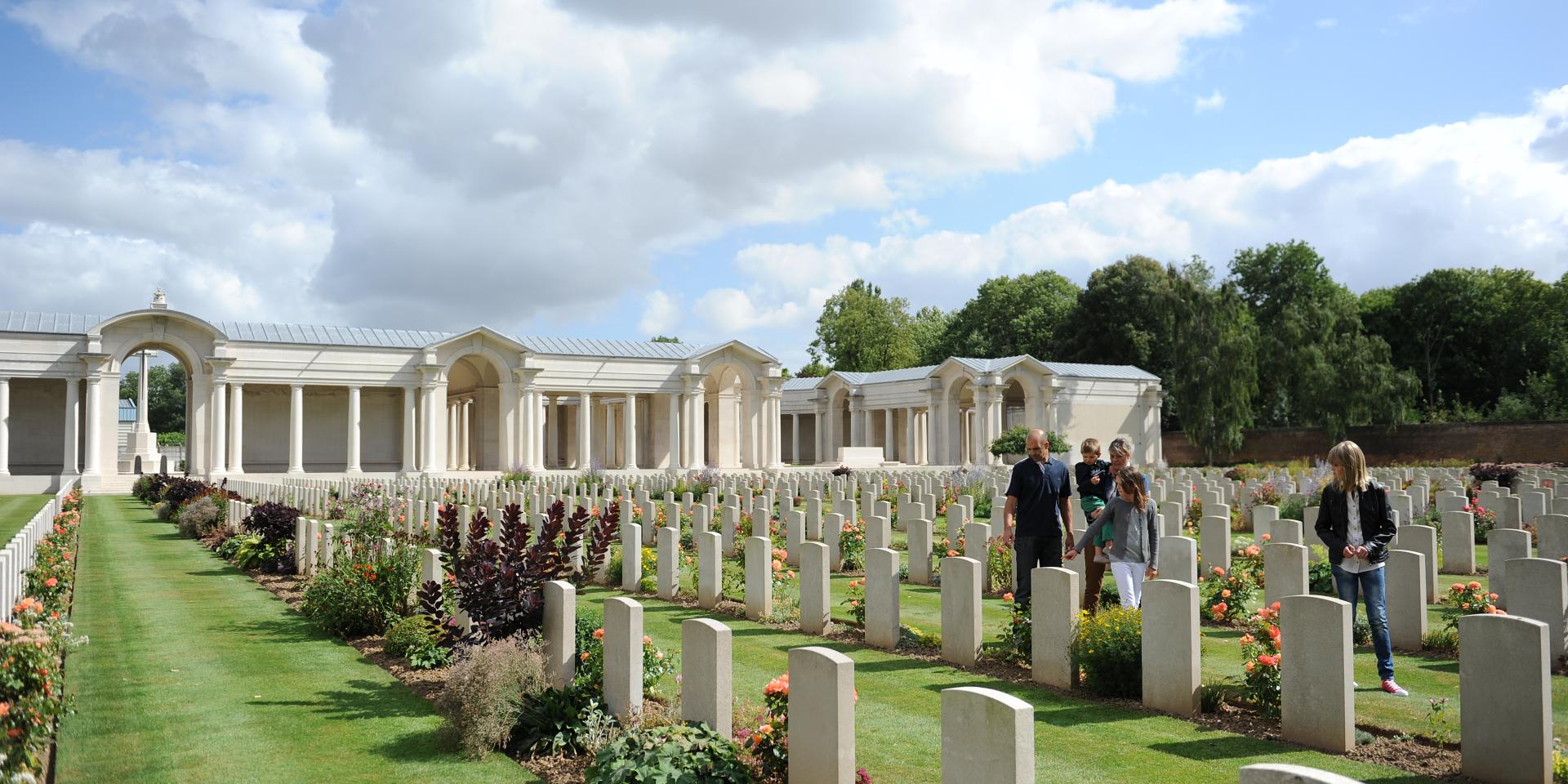 Faubourg d'Amiens / Arras Military Cemetery