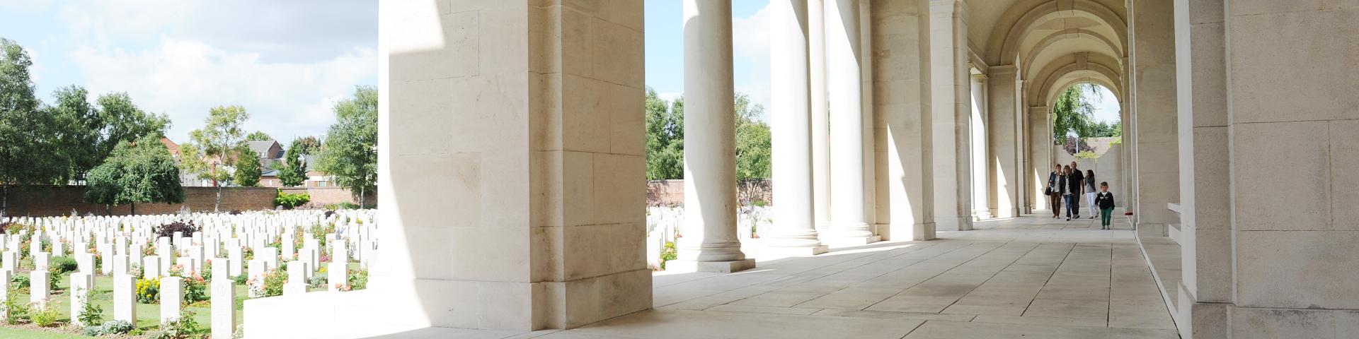Faubourg d'Amiens / Arras Military Cemetery