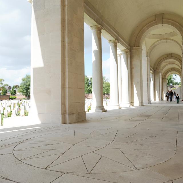 Faubourg d'Amiens / Arras Military Cemetery