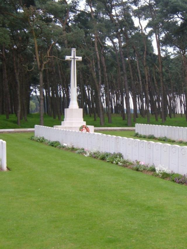 Givenchy Road Canadian Cemetery