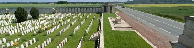 Dud Corner Memorial Et Cimetiere A S Douchin