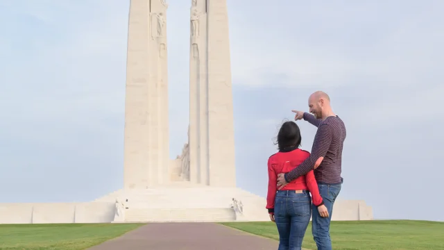 Couple standing in front of the Canadian WW1 Memorial at Vimy Ridge