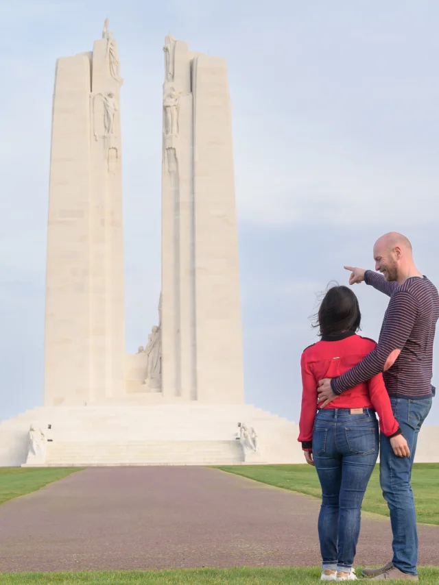 Couple standing in front of the Canadian WW1 Memorial at Vimy Ridge