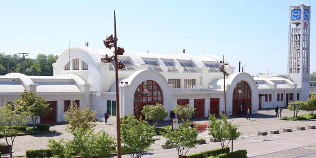 Lens Art Deco Station