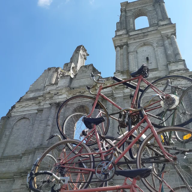 Sculpture of bicycles in tribute to François Faber in Mont-Saint-Eloi