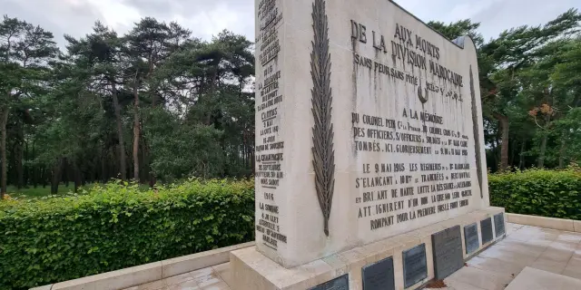 Detail Du Monument A La Division Marocaine Sarah Roynette Lens Tourisme