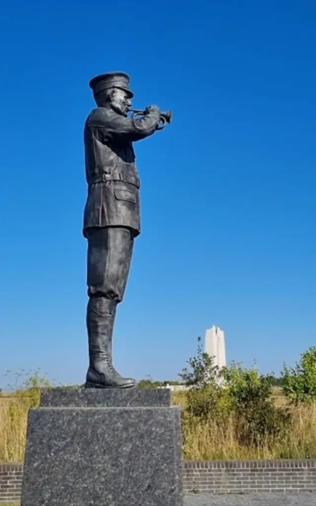 Le Clairon Du Parc Du Centenaire Du Memorial Canadien De Vimy