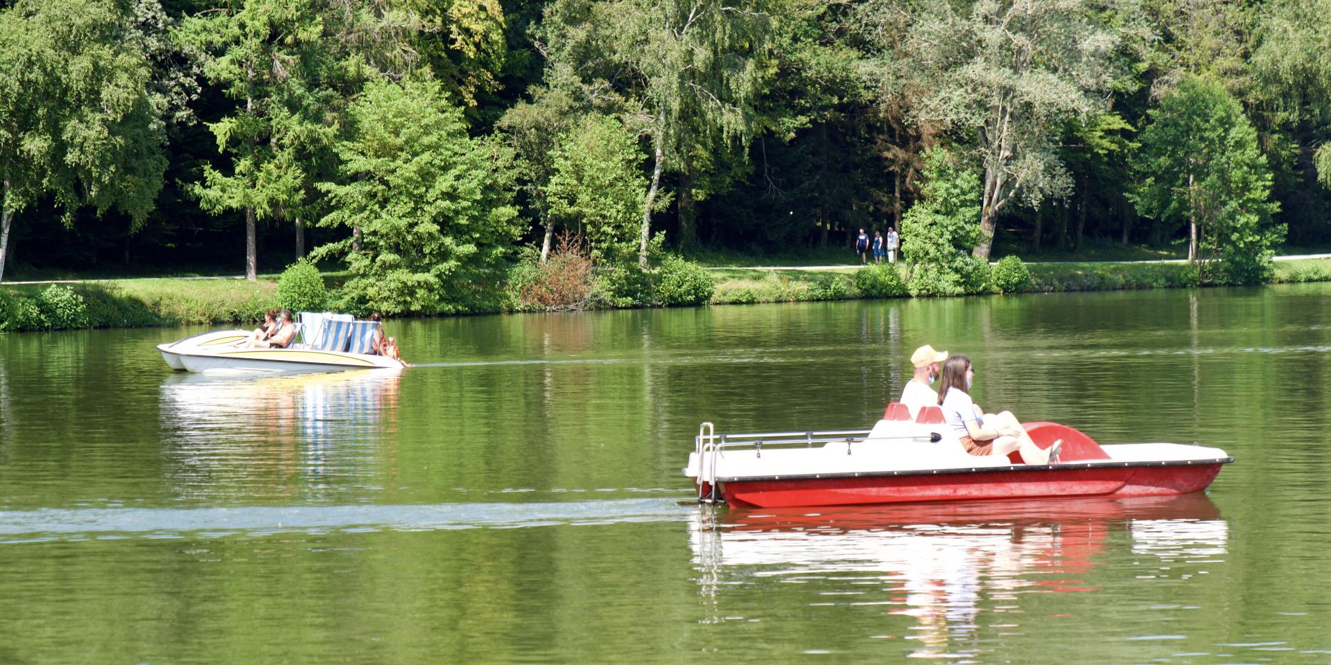 Lacs De La Folie pedal boats ©e.marguet For Contrexéville Tourism